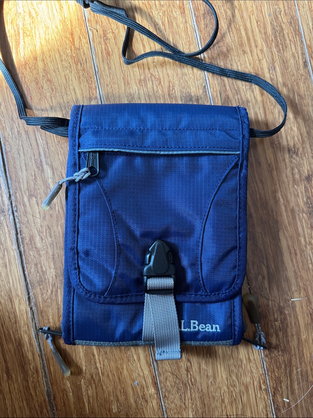 L.L. Bean Navy Blue nylon Travel wallet